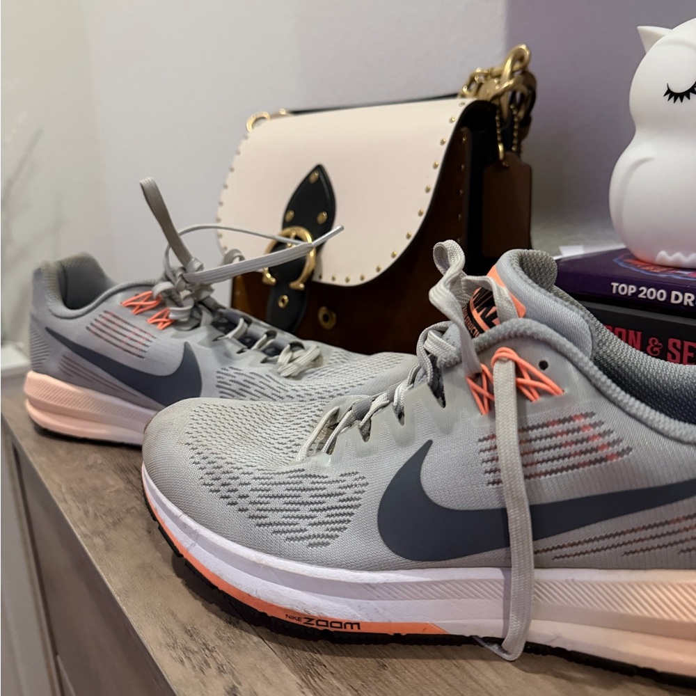 Nike Women's Light Gray and Coral Athletic Running Shoes